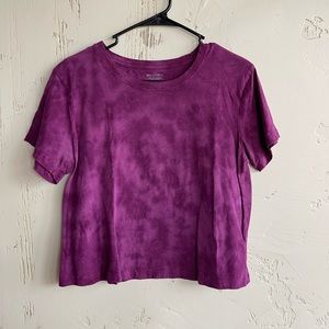 Like new! Athleta cropped Short Sleeve Tee. Size M.